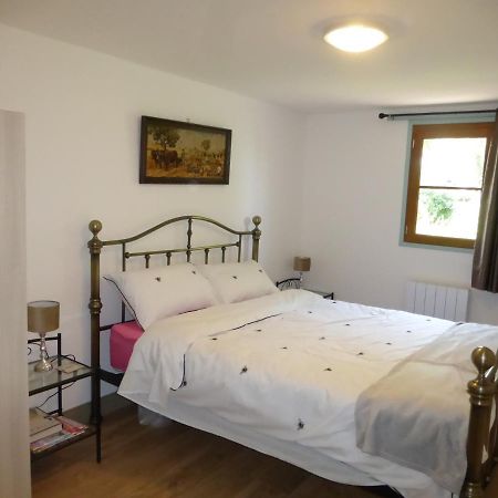Bed and Breakfast Chez Kate Charroux  Екстер'єр фото