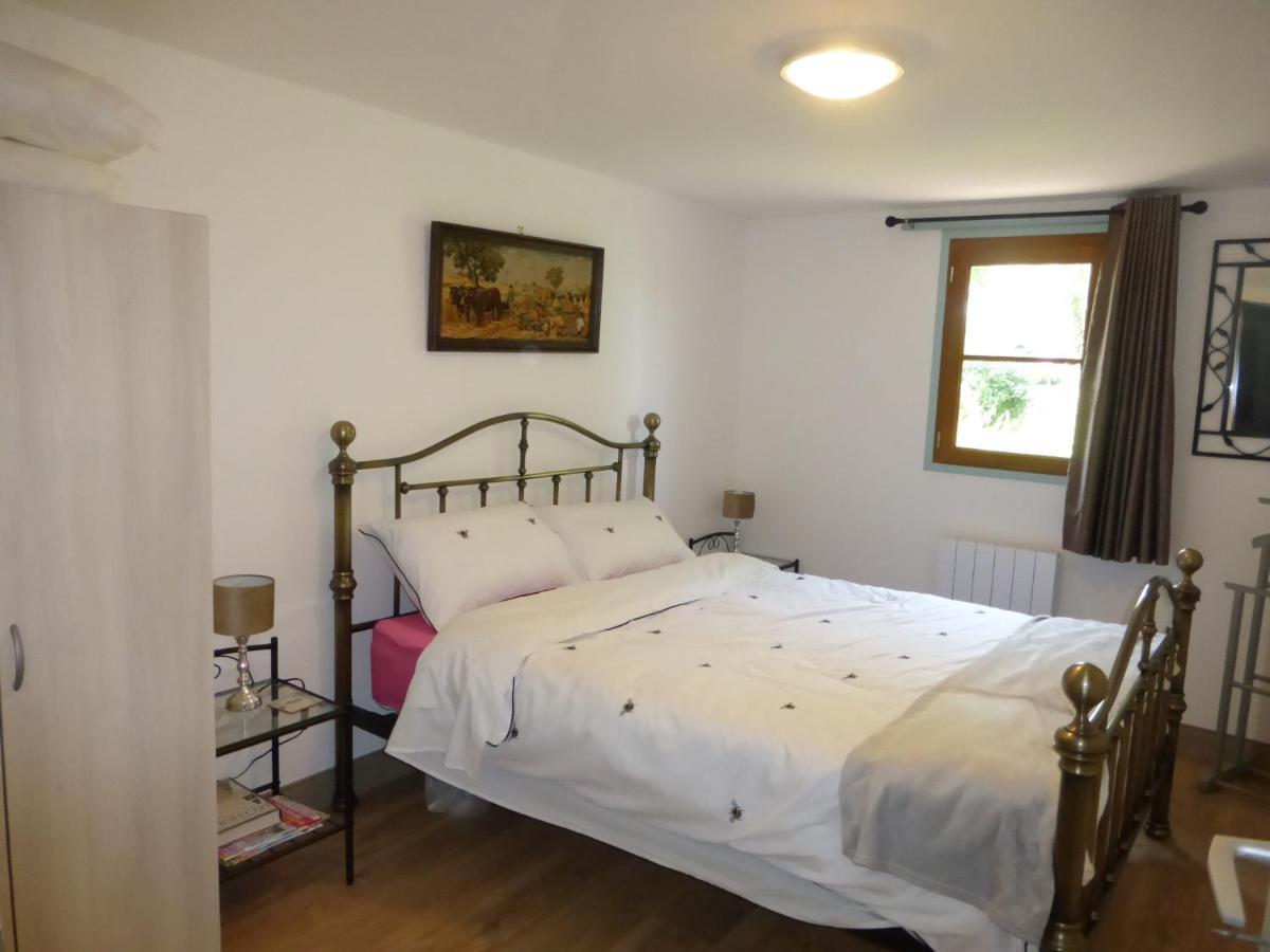 Bed and Breakfast Chez Kate Charroux  Екстер'єр фото