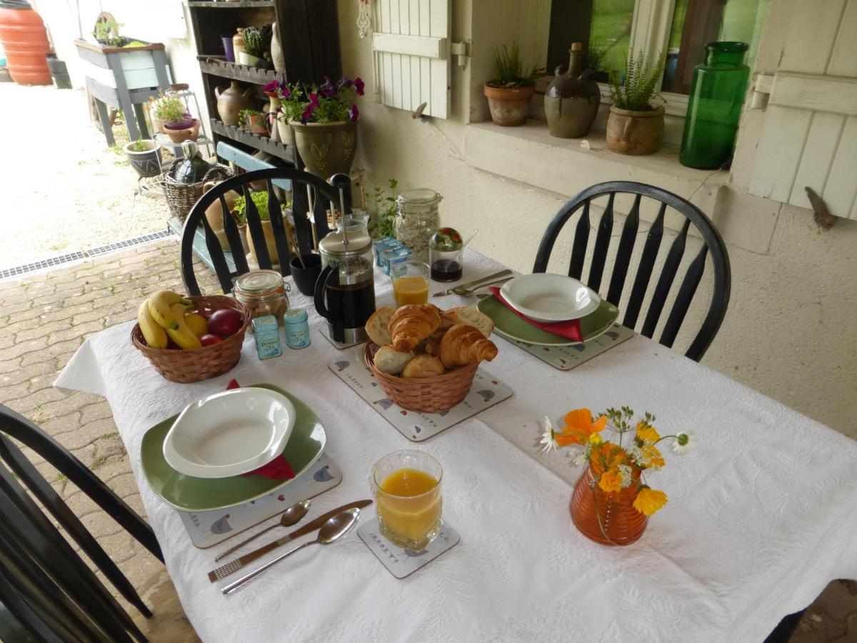 Bed and Breakfast Chez Kate Charroux  Екстер'єр фото