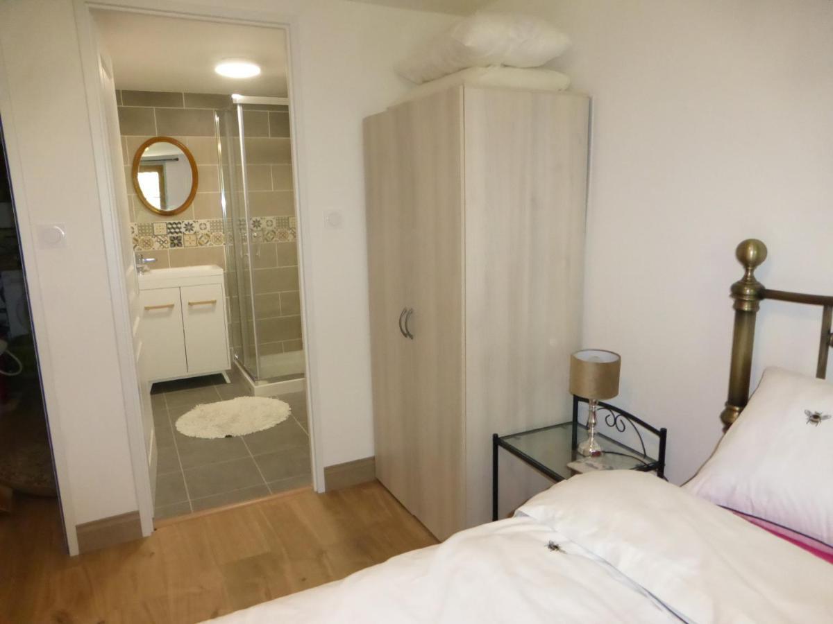Bed and Breakfast Chez Kate Charroux  Екстер'єр фото
