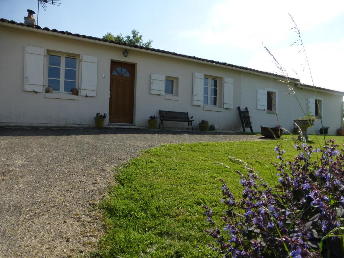 Bed and Breakfast Chez Kate Charroux  Екстер'єр фото