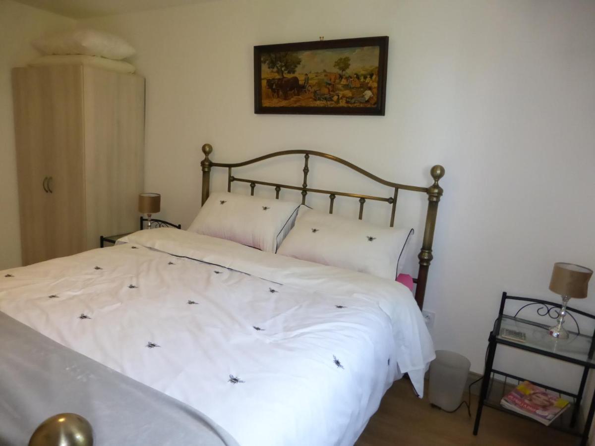 Bed and Breakfast Chez Kate Charroux  Екстер'єр фото